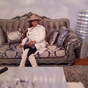 Meet your Posher, Maxine